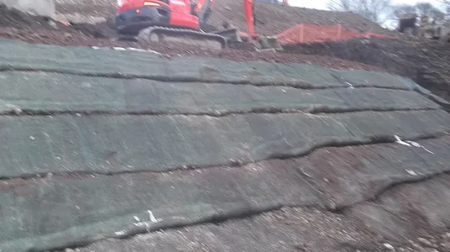 Retaining wall embankment