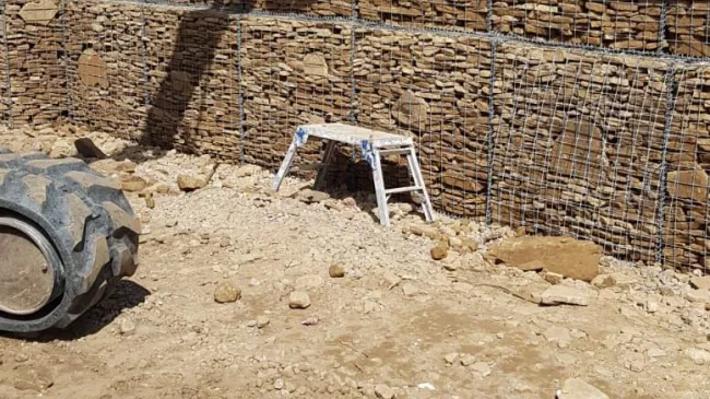 Gabion wall installation