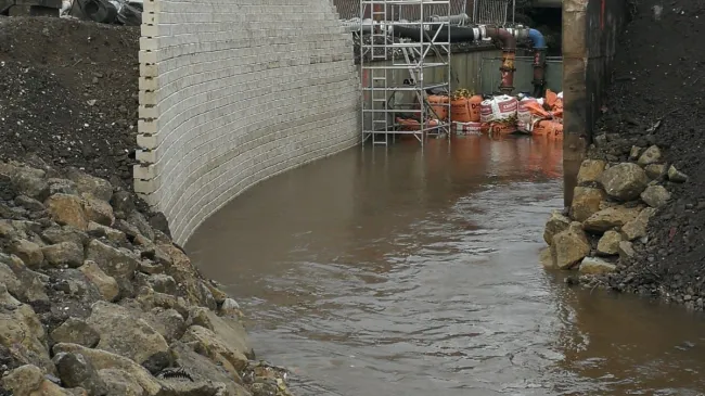 Retaining wall contractor