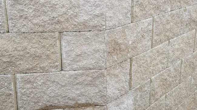 Retaining wall contractor