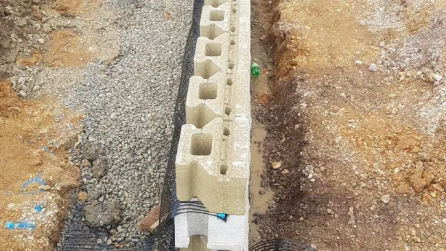 Retaining wall contractor