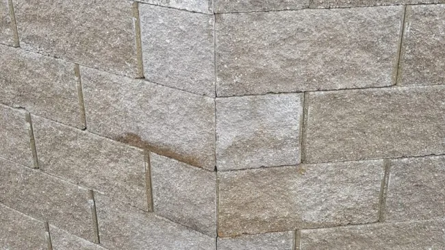 Retaining wall contractor