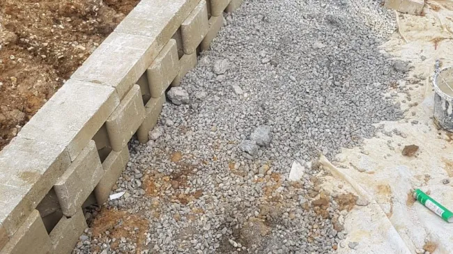 Retaining wall contractor